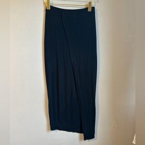 Majestic Filatures womens Skirt BLK Soft fabric made of 94 % viscose. Size 2.